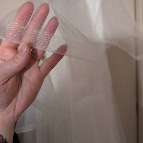 Fingertip Length Horsehair Trim Veil with Blusher - never worn - Picture 2 of 6